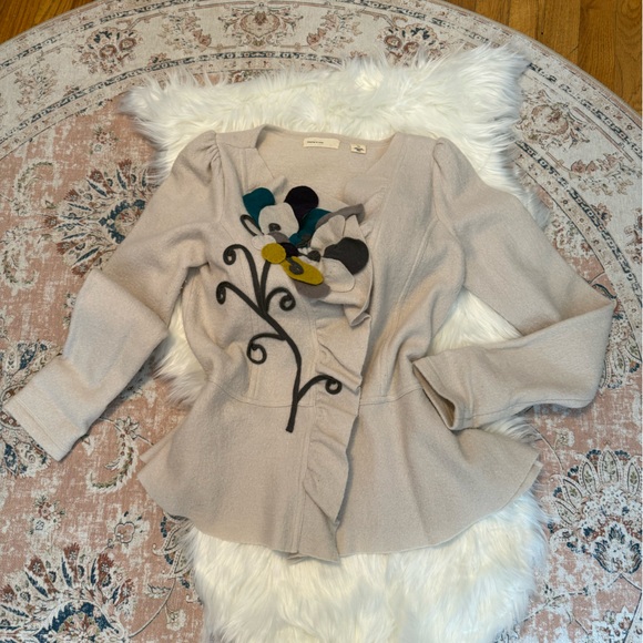 Elegant Beige Cardigan with Floral Design - Picture 1 of 4